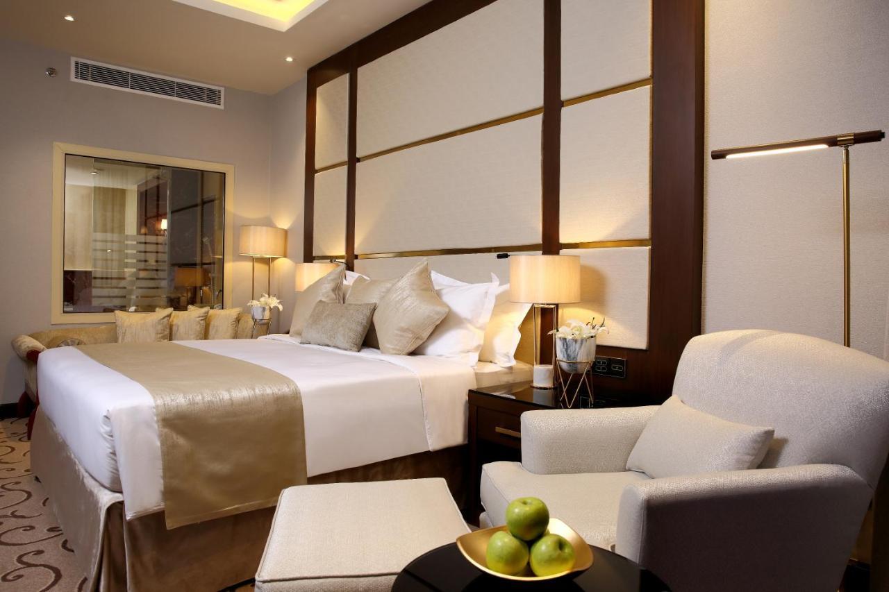 Vittori Palace Hotel And Residences Riyad Extérieur photo A room at the hotel