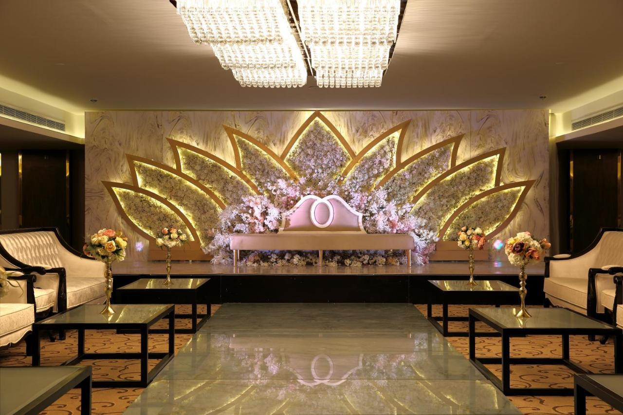 Vittori Palace Hotel And Residences Riyad Extérieur photo The interior of the temple