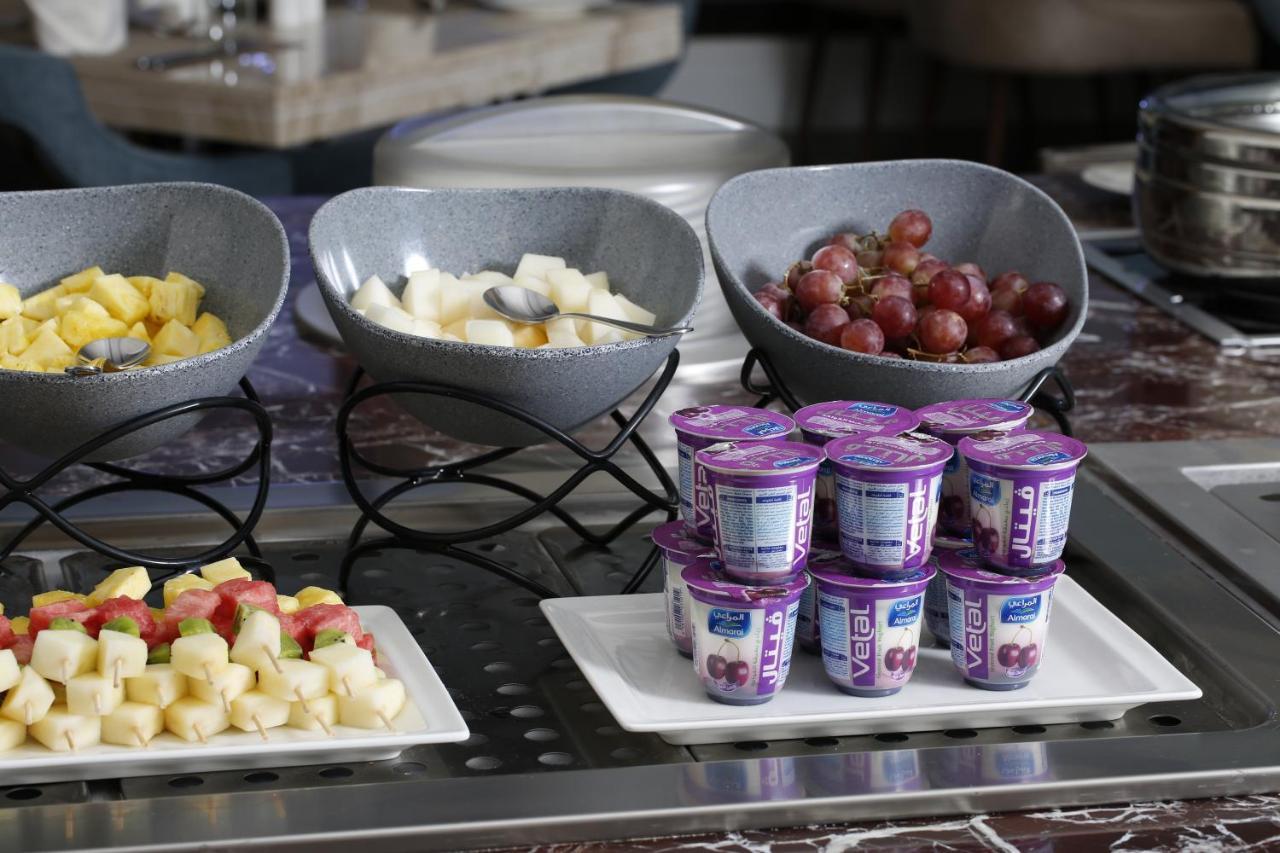 Vittori Palace Hotel And Residences Riyad Extérieur photo Fruit and yogurt