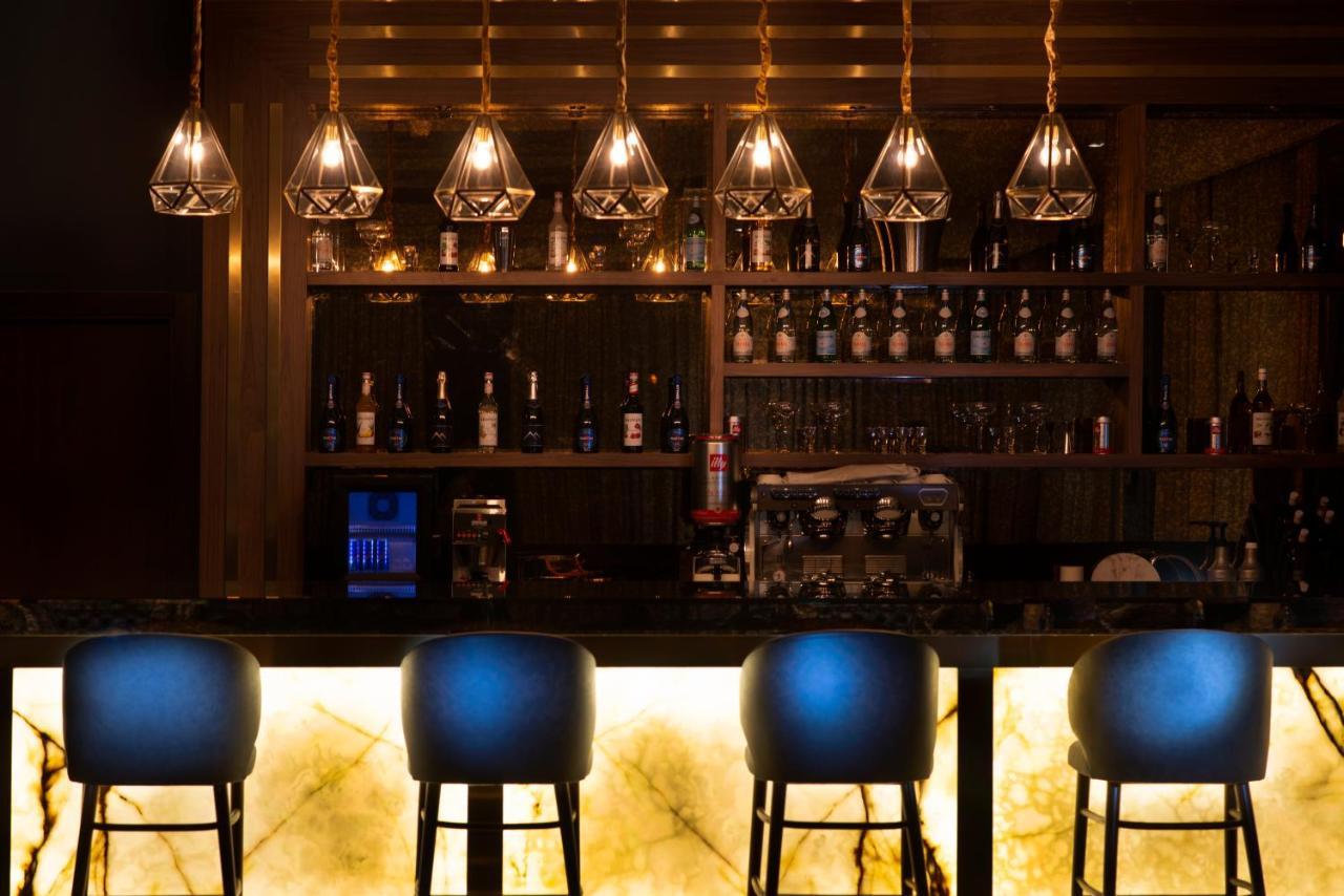 Vittori Palace Hotel And Residences Riyad Extérieur photo The bar at the hotel