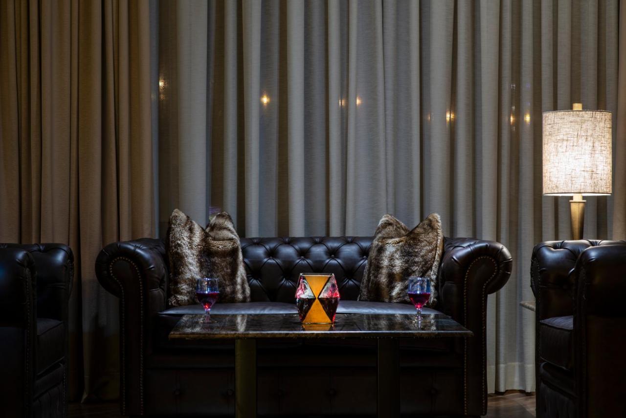 Vittori Palace Hotel And Residences Riyad Extérieur photo The interior of the lounge