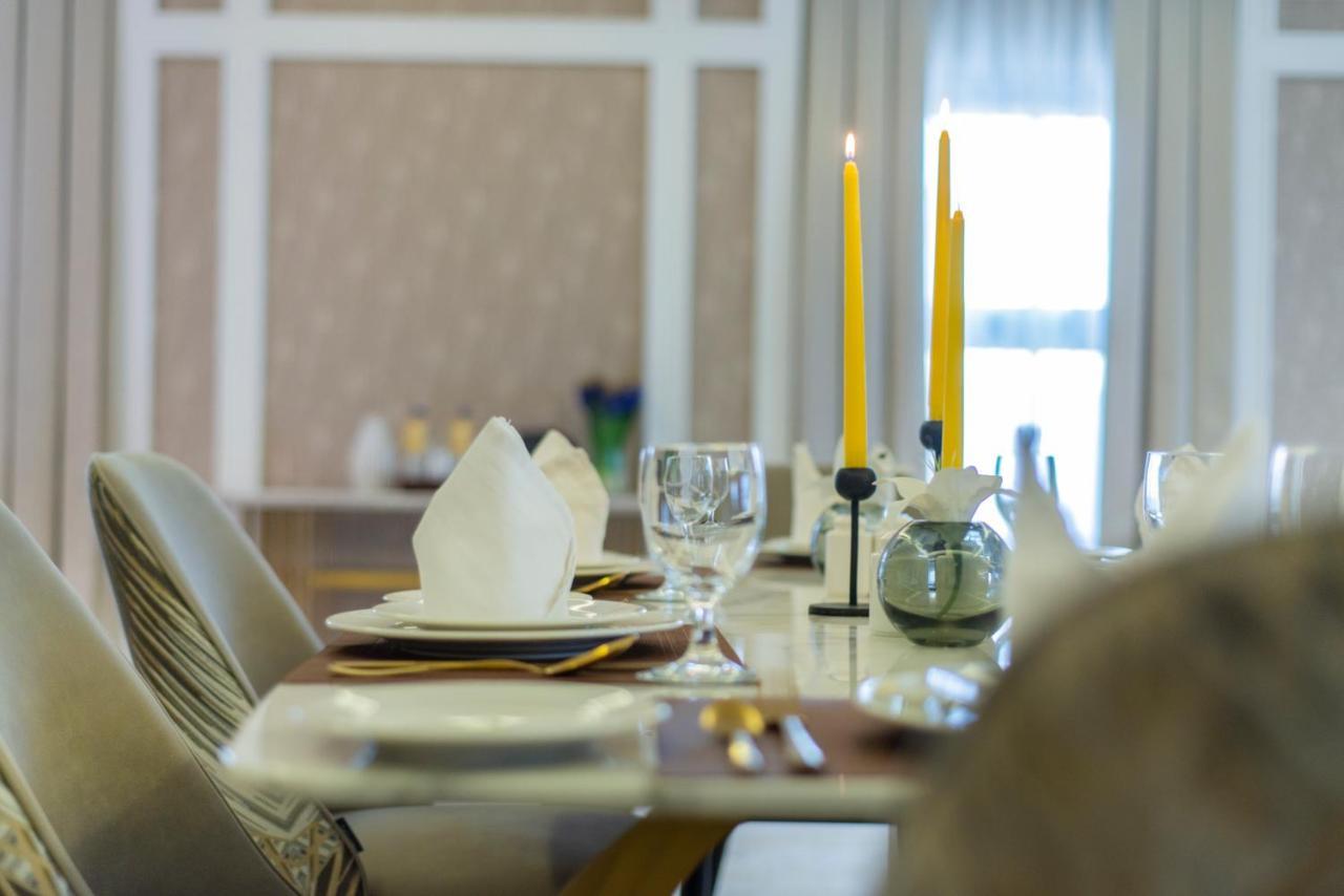 Vittori Palace Hotel And Residences Riyad Extérieur photo A table set for a meal