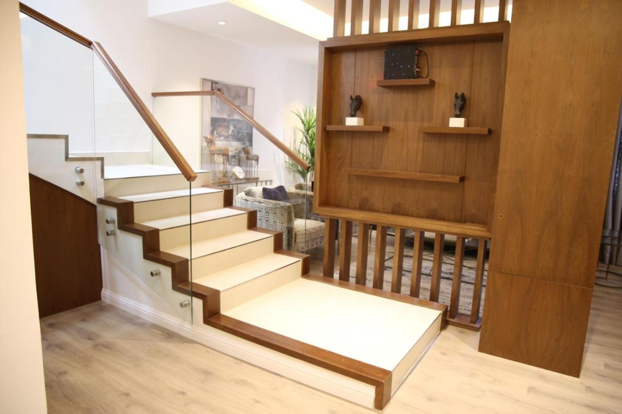 Vittori Palace Hotel And Residences Riyad Extérieur photo A staircase in a house